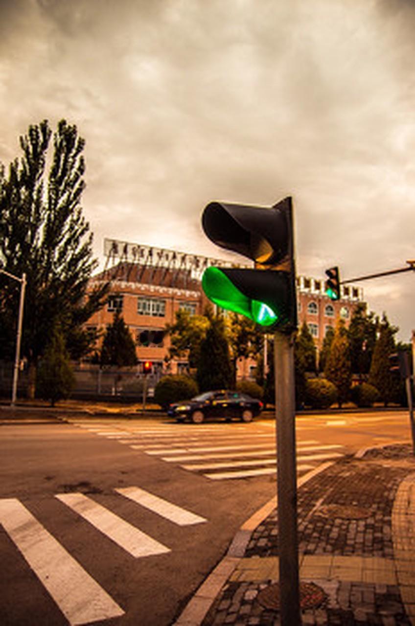 我感觉自己遇到了一件非常奇怪的事情。因为工作原因，要在山西吕梁工作几个月，为了方