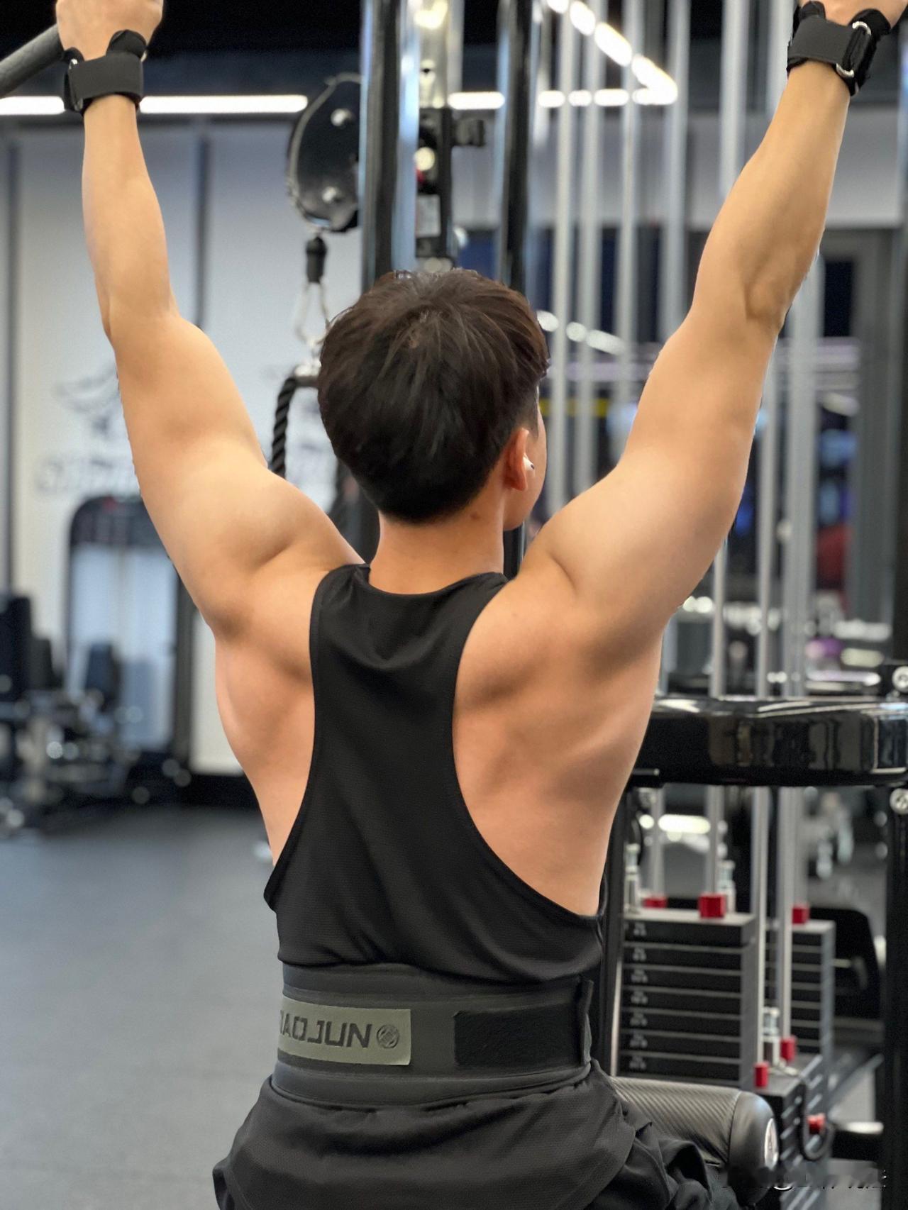 丧尽天良！北京，一健身教练得知老板不在家，凌晨时分悄悄潜入其家中，看到他12岁的