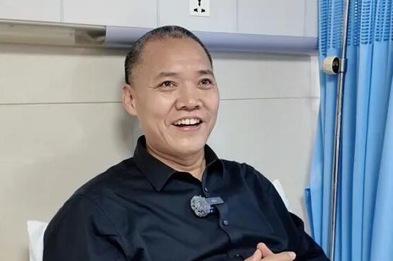 近日，云南大学附属医院普外一科主任医师张万福因食用处理不当的见手青中毒住院，而他