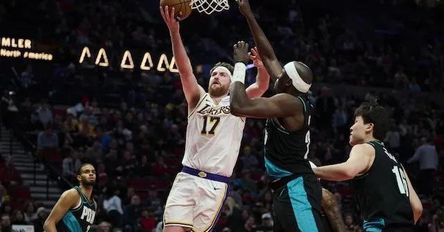 湖人挖到宝了，勒布朗-詹姆斯对湖人双向中锋德鲁-蒂姆赞不绝口，詹姆斯说：”他是一