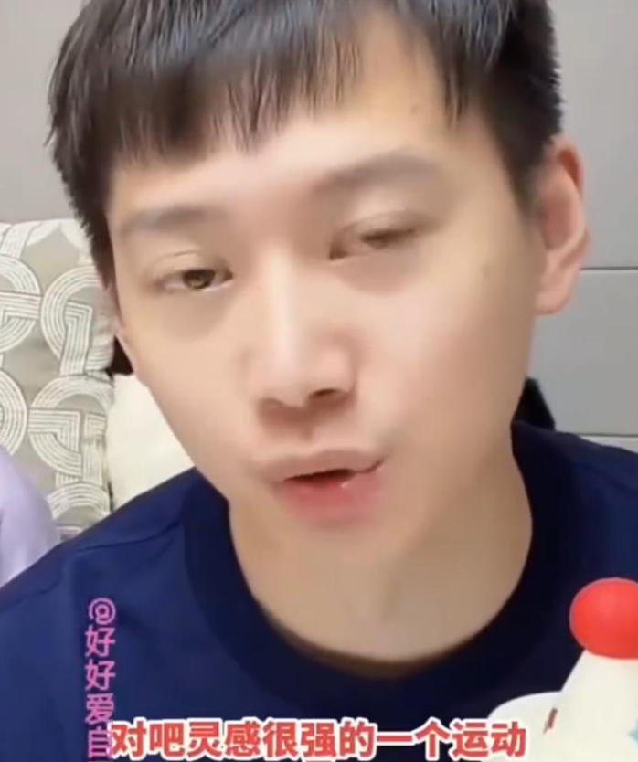周雨直播说：见到孙颖莎第一印象，就是充满灵性的小精灵。莎莎和鳗鱼刚进国家队，