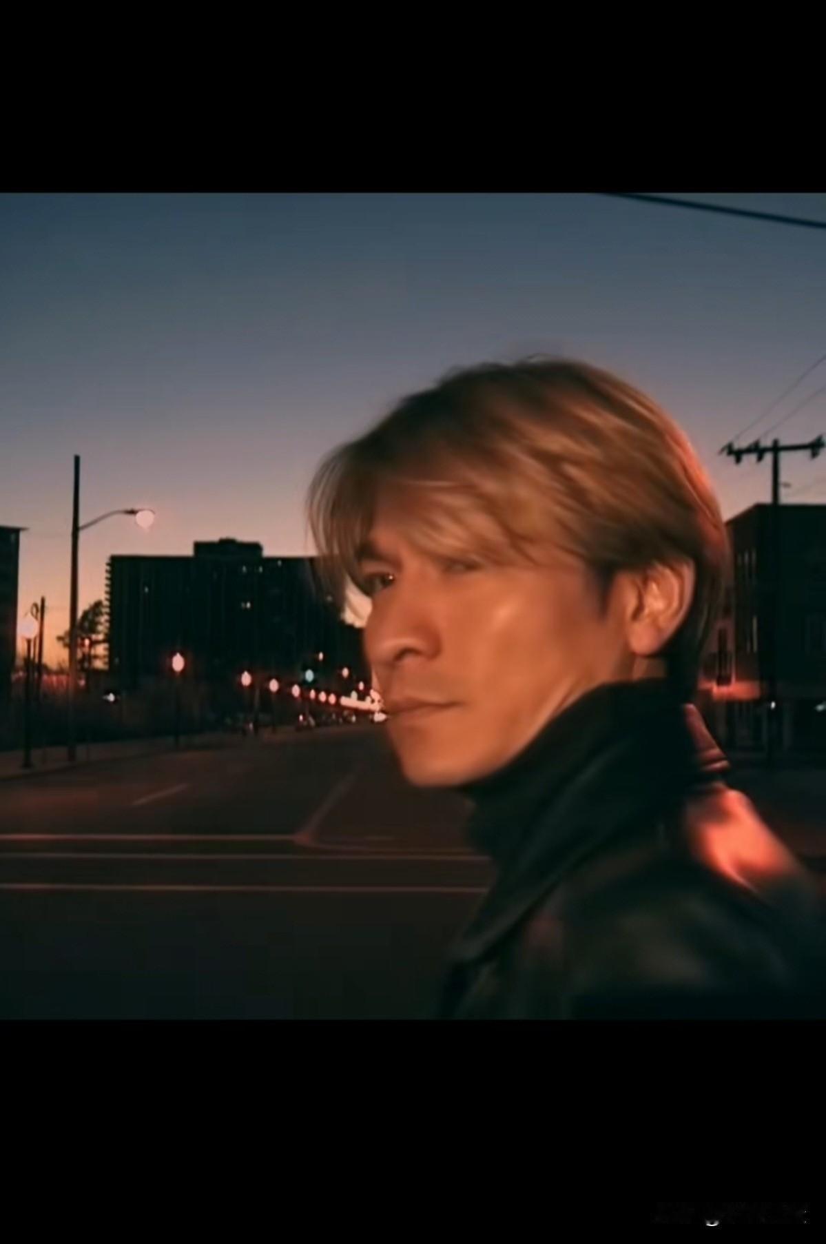 中国男演员脸蛋长得好看，身材高大的很多，但称得上帅的，真不多。能形容刘德华的只