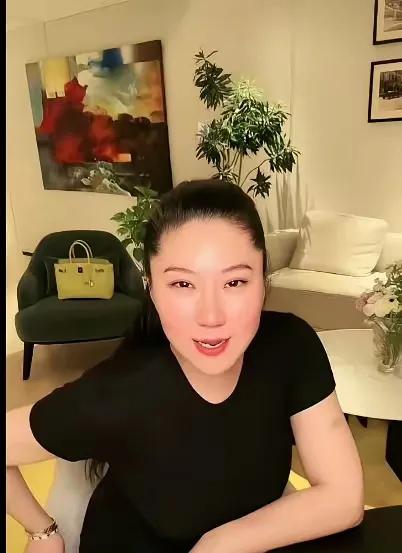 coco从不否认自己跟谢贤在一起12年，获得了巨大的物质好处，还说前半生靠谢贤，