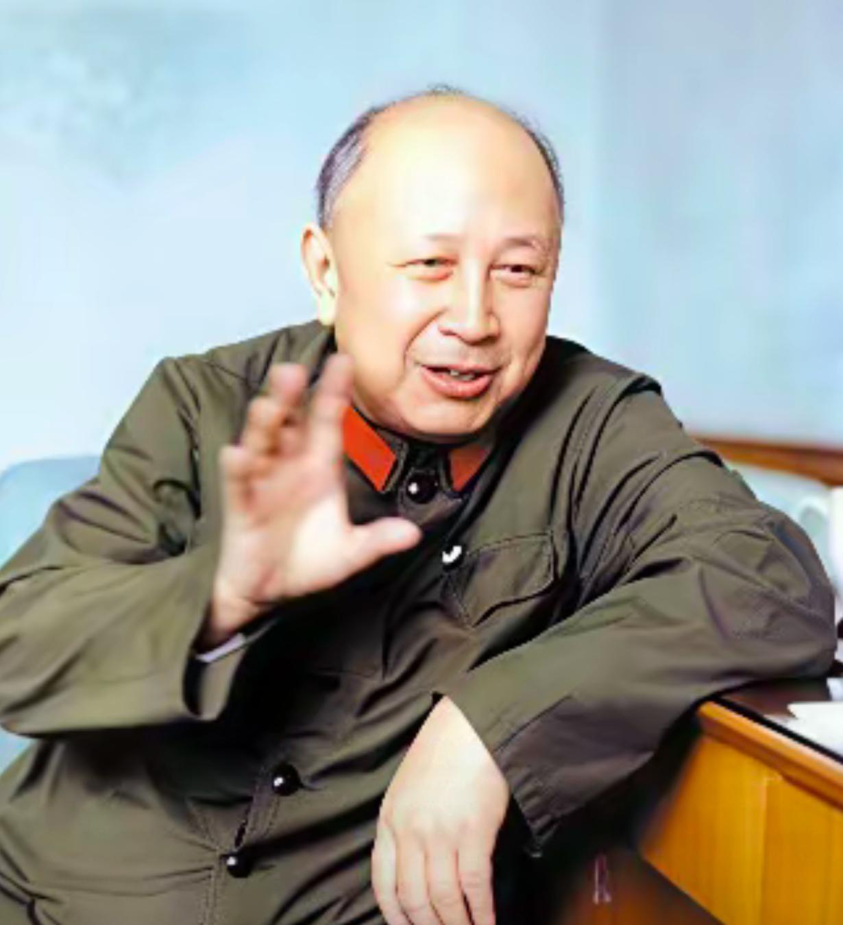 你知道钱学森怼人有多狠吗？五十年代，北大一位数学系副教授，恭恭敬敬上门请教，站在