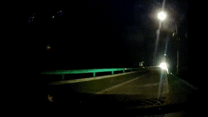 近日江苏溧阳的一条国道上，深夜发生惊险又离谱的一幕，看完让人后背阵阵发凉。