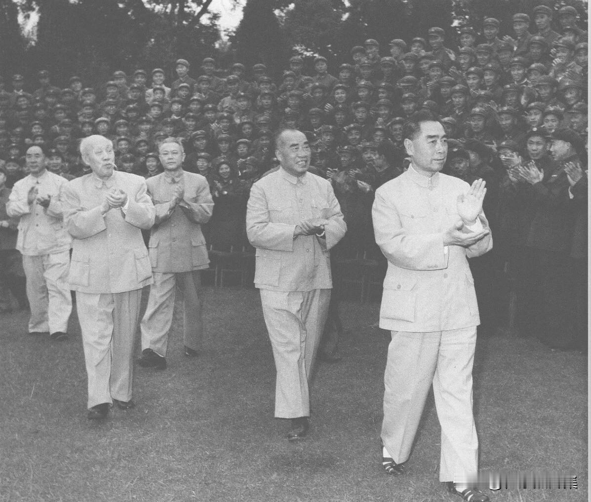 【周总理历史上的今天——5月20日】1963年5月20日，周恩来总理、朱德委员