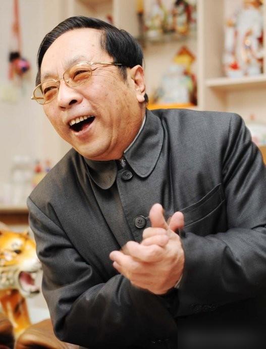 师父尸骨未寒，遗产被“搬空”，郭德纲为师姐出头，却差点被侯耀华“清理门户”。