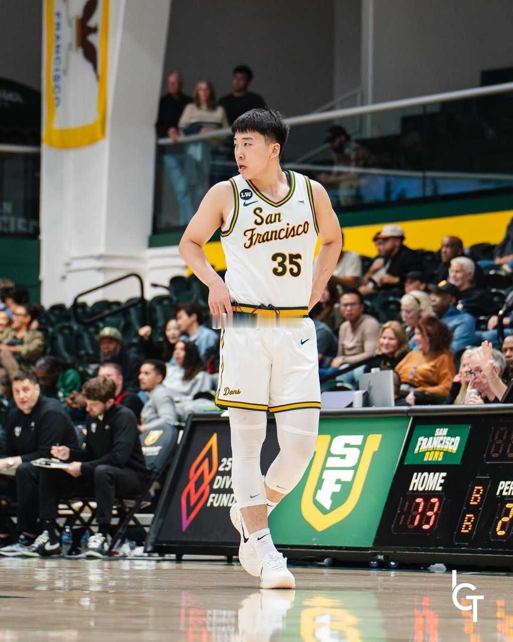 表现挣扎在刚刚结束的一场NCAA比赛，旧金山大学客场以77:65战胜对手，王俊杰