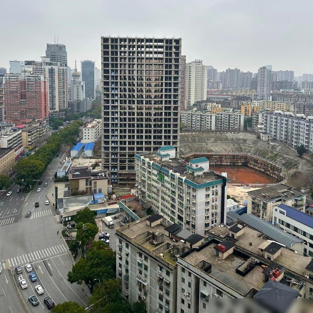 长沙劳动广场：曾经的城南顶流，如今烂尾扎堆，简直是长沙烂尾楼的“重灾区天团”，个