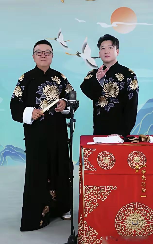 曹云金联手董路同台说相声，二人交好含沙射影郭德纲，董路和郭德纲为何渐行渐远？