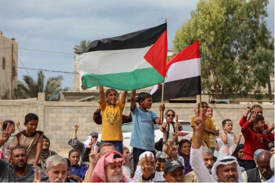 当地时间4月8号晚上，以色列国防军发了个声明，一句话把所有人都惊到了，除了北部和