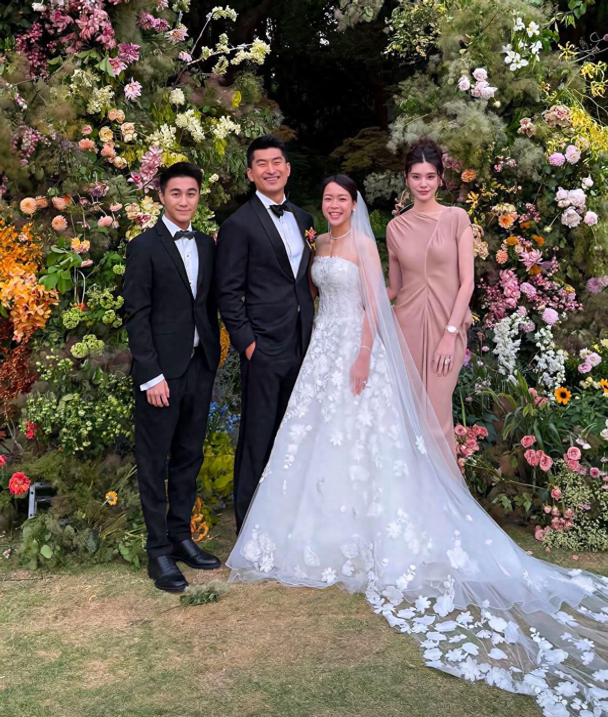 奚梦瑶何猷君参加婚礼，夫妻俩实力抢镜成焦点！奚梦瑶与何猷君参加好友婚礼，他们在