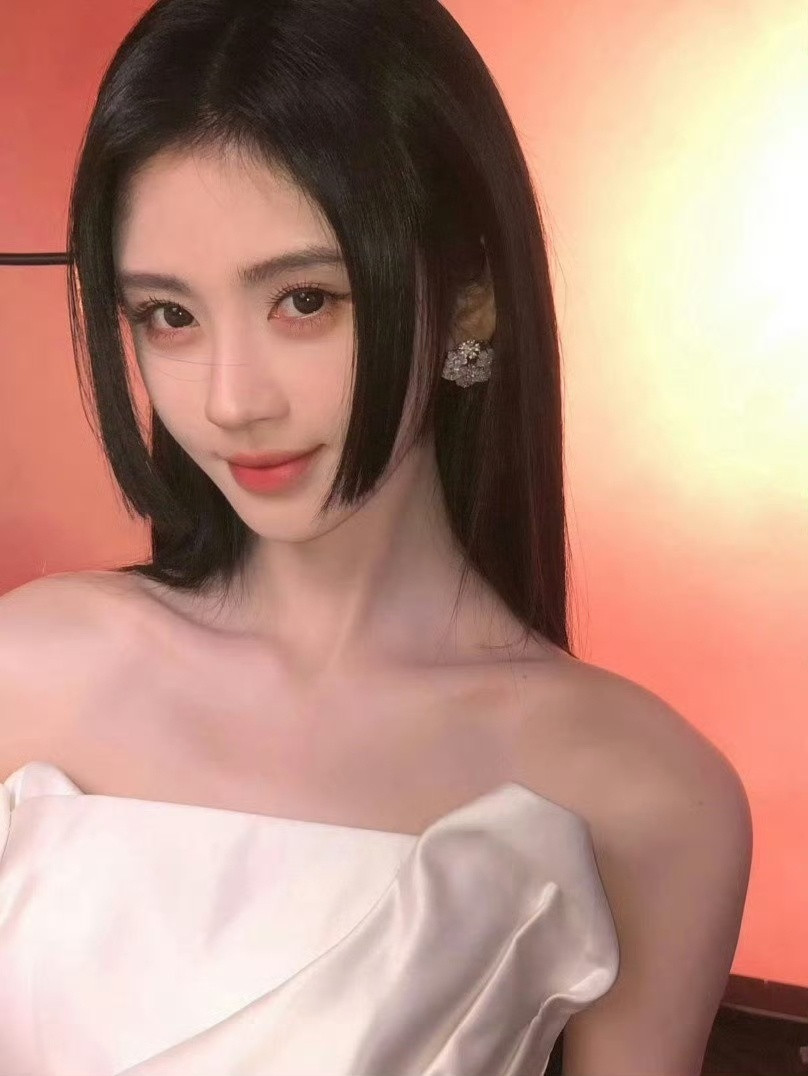 鞠婧祎的鼻子变化好大啊