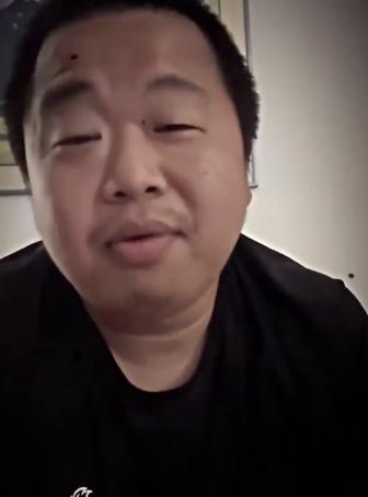 千万旅游博主蓝战非被禁止关注了。其实我也算是他的粉丝，他环球旅游的一些视频，