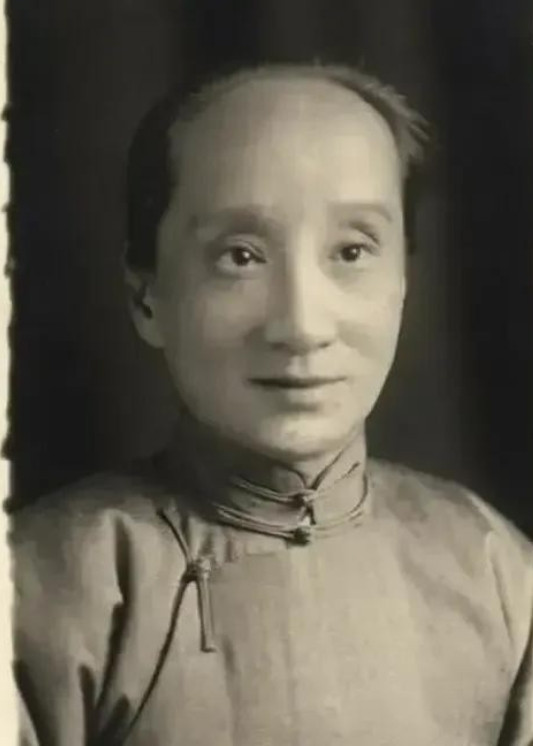 1939年，八路军营长缴获一件日军大衣，觉得材质不错，便送给杨成武。谁料，杨成武