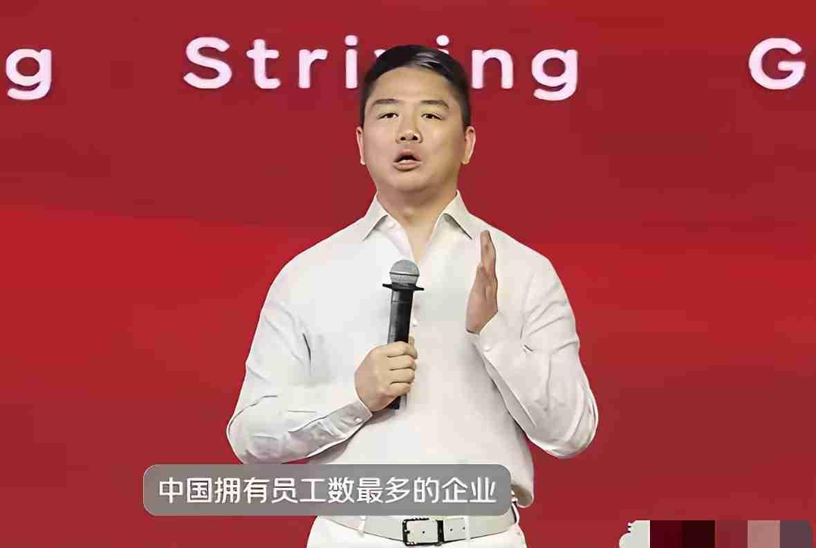 最近刷到个话题挺有意思——为啥阿里、美团不敢承诺保蓝领，刘强东却敢拍着胸脯兜底？