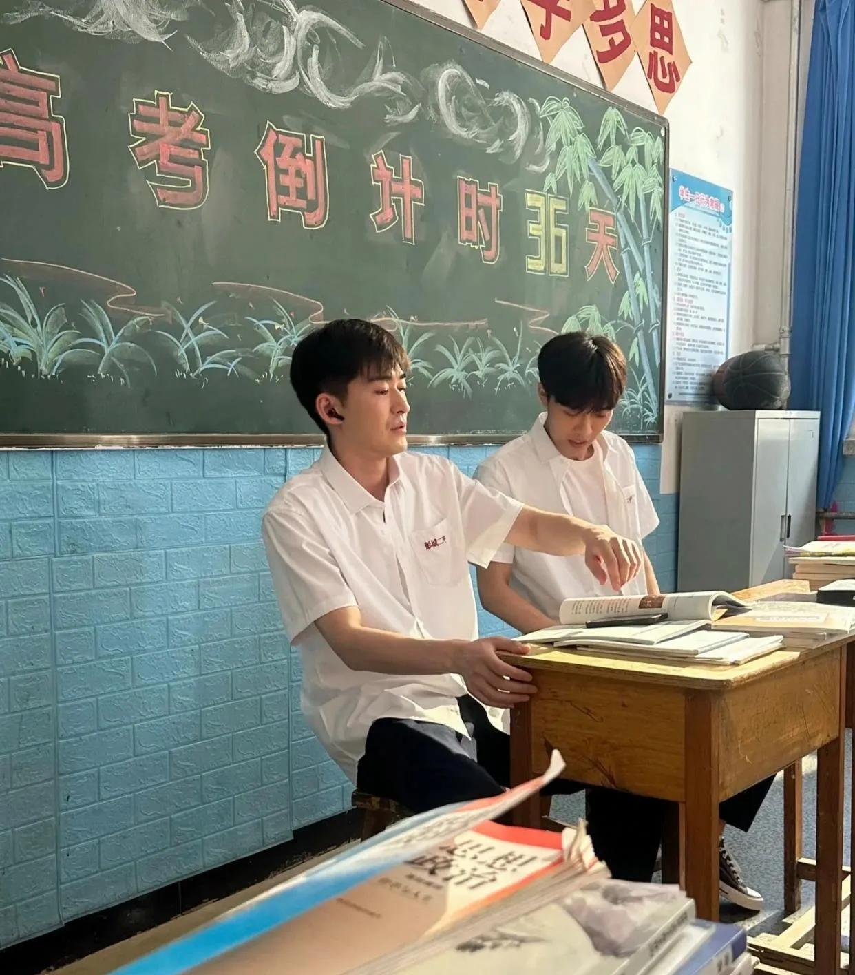 41岁张翰演高中生，被网友怒批。这两天张翰又火了，只因在新剧的拍摄中，今年已