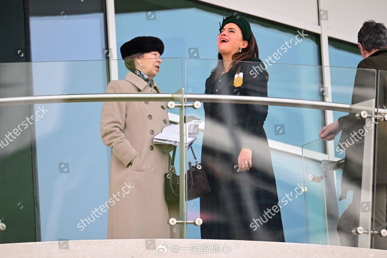 英国王室2026年3月13日，正值切尔滕纳姆节最后一天，安妮长公主和蒂莫西劳