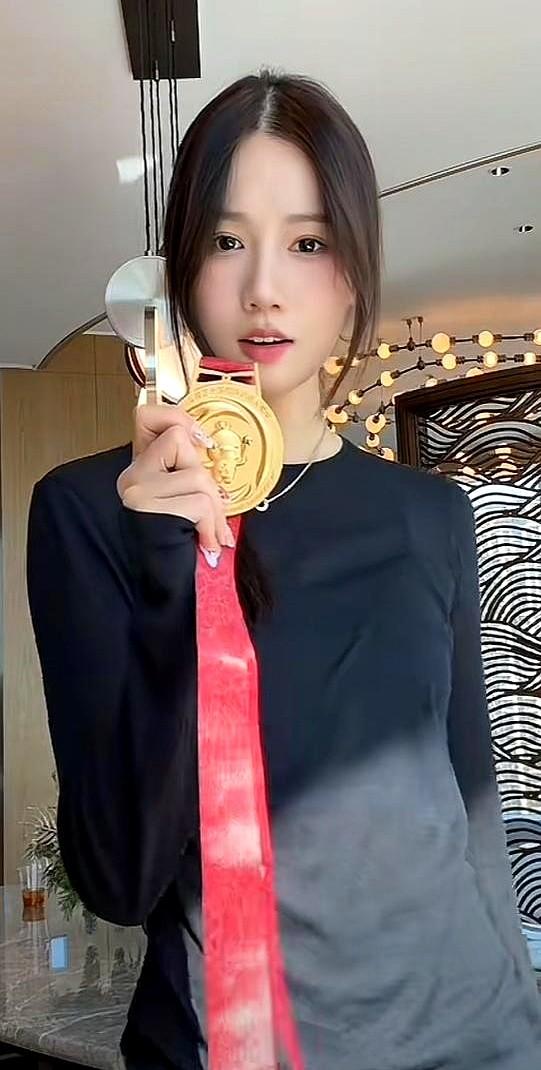 文章标题：全国人民都知道了谁文章内容：这下出名了最近有人说全运冠军邵雨琪