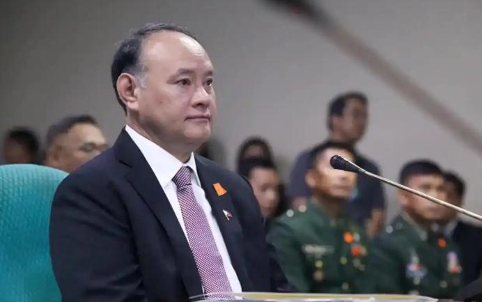 菲律宾防长前段时间频频放狠话，声称只要中方造成菲方船员伤亡，就立刻对华开战。可是