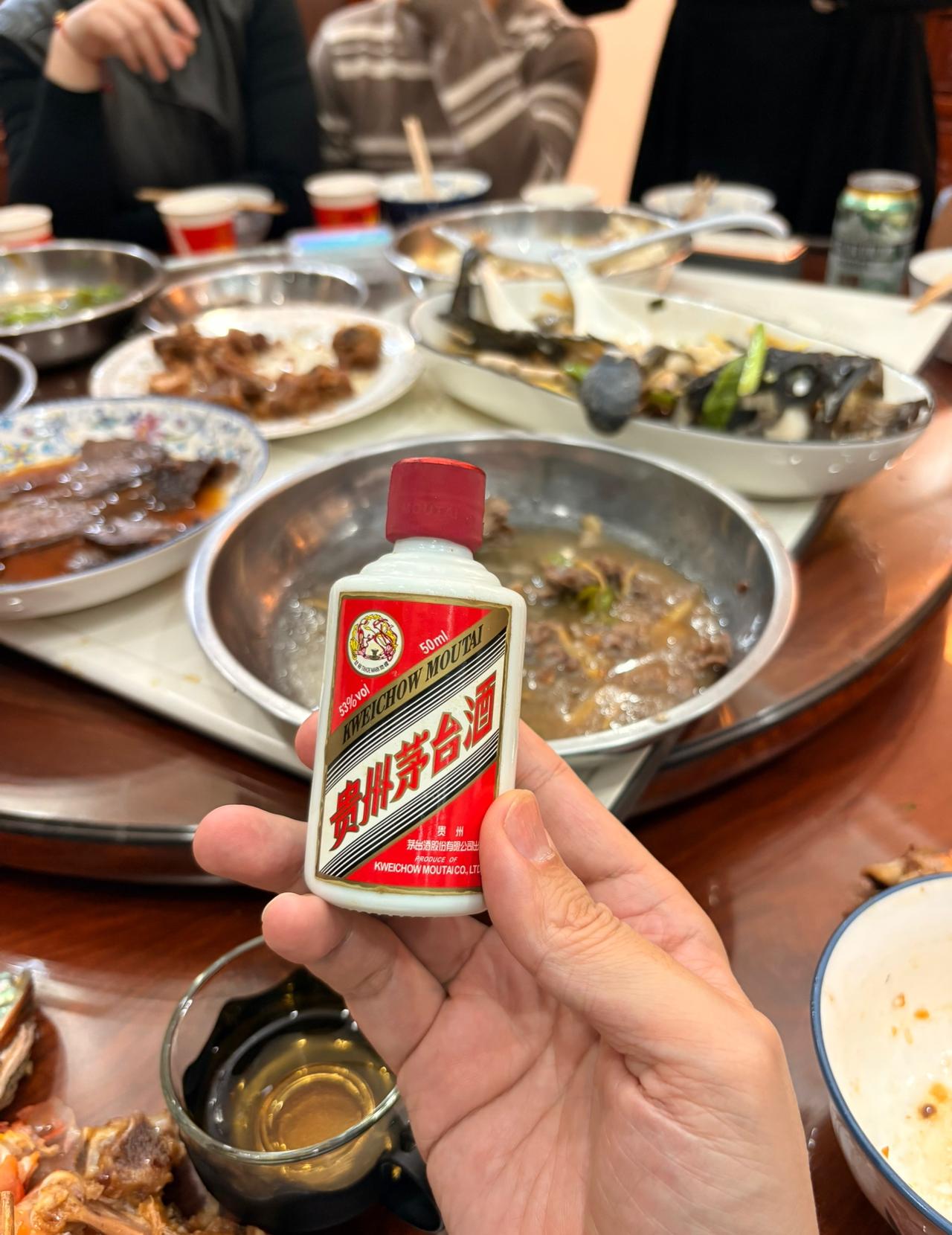 我现在才知道原来不同年份的茅台酒价格是不一样的。怪不得这么多朋友在抢茅台，说