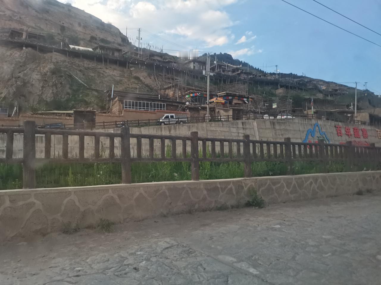 假如你和对象谈了七八年，到了谈婚论嫁的时候，去他家里住了几天，发现他们家有点穷，