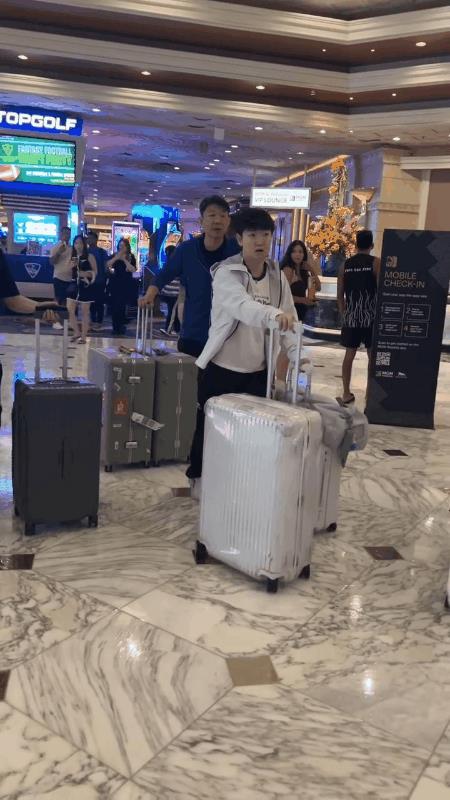 7.15莎莎出发回国啦！美满圆满结束了，莎莎和大部队一起出发回国。大家
