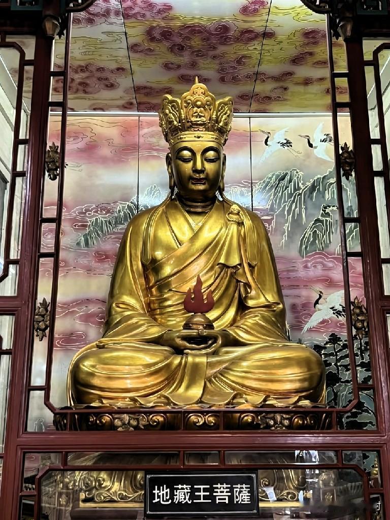 遇地藏王菩萨金身，见者阖家安康，祖先得福🙏鎏金法相慈悲庄严，头戴五佛宝冠