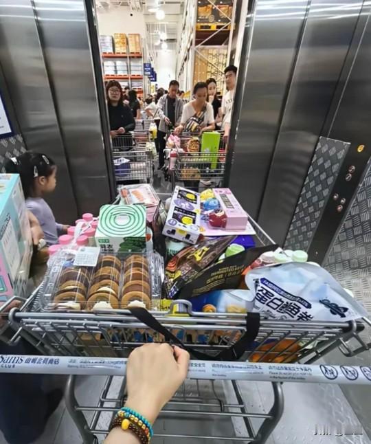 山姆的敌人正是它的代工厂，山姆25年的数据摆在那里，付费会员超过1070万，销售