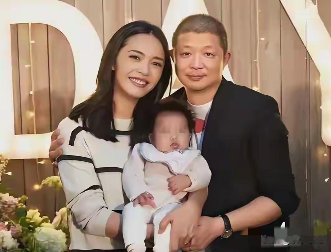 姚晨和侯雯元这事，热搜挂了一天，可我翻来翻去，愣是没找到一张两人私下同框的照片。