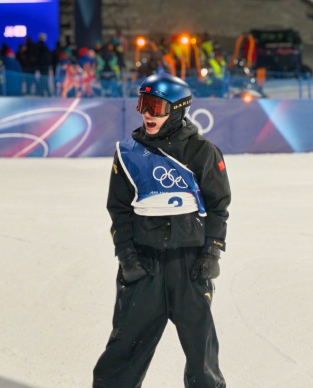 第一跳摔倒不是失误，是身体在替他喊停。苏翊鸣的膝盖早不是22岁的膝盖了。四年