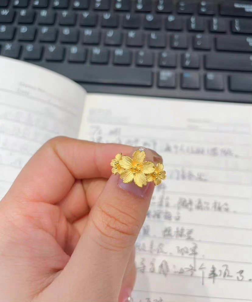 老公给买的戒指同事看到说好浮夸​​​