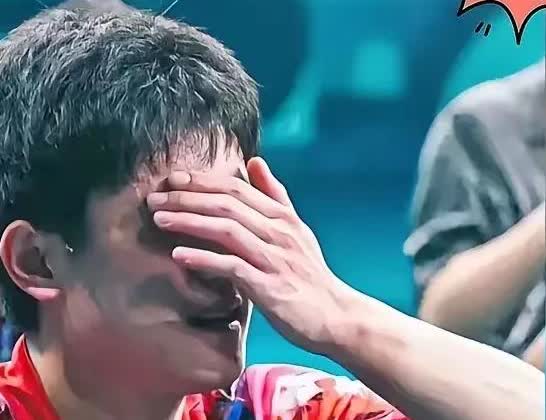 想玩阴的，结果反被阴了！张小本子这次被小莫治得服服帖帖，还是在眼看要赢的时候。当