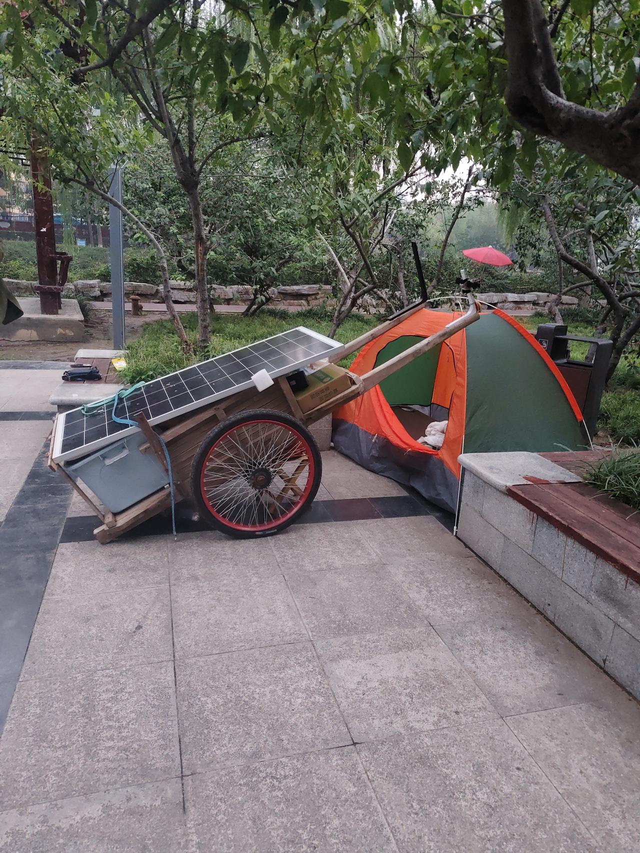 拉架子车徒步到南街村了四大村之一的南街村作为河南人我很自豪从我小时候就特别