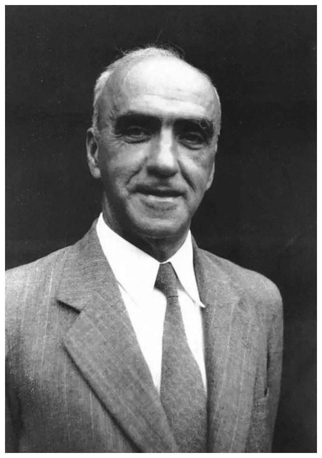 1920年，燕大校长司徒雷登为了扩大学校的规模，找上陕西督军陈树藩，希望购买一块