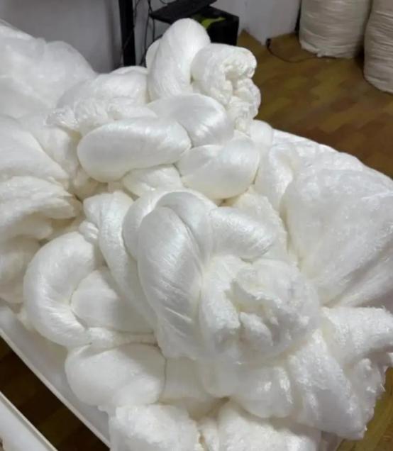 人类历史上最暴利的垄断到底是什么？不是石油，不是芯片，更不是钻石。是一只只能活4