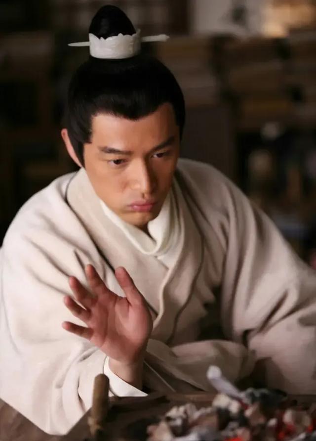 王羲之因双脚疼痛，后背溃烂而死。他的儿子王徽之和王献之也跟王羲之症状一样，英年早