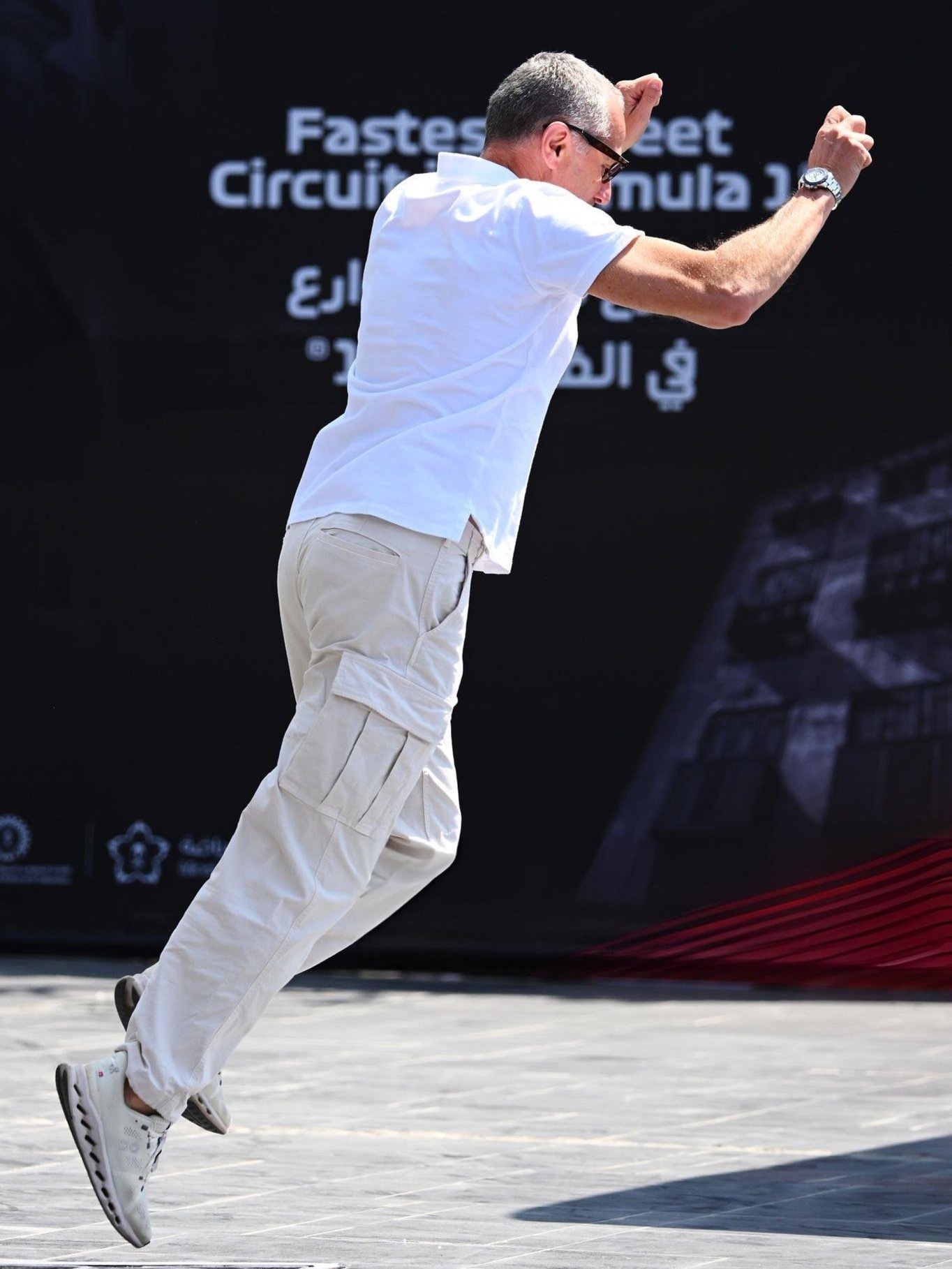 2年前F1主席在沙特围场小siu了一下: