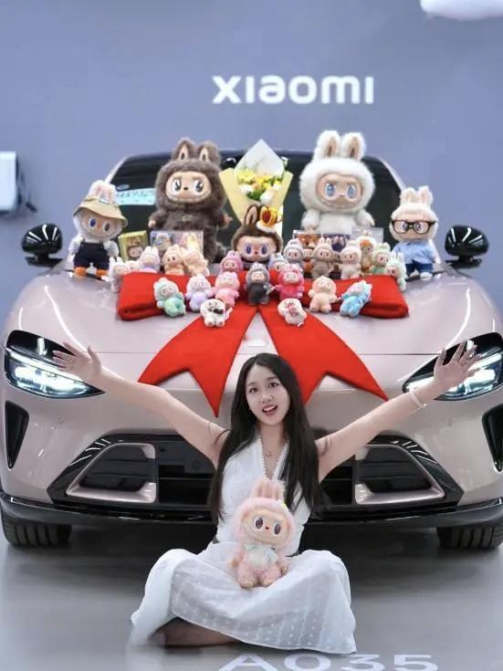 雷军晒小米售车买车美照了！说是网友建议，雷军还是真宠粉，也是一举多得的事，提高了
