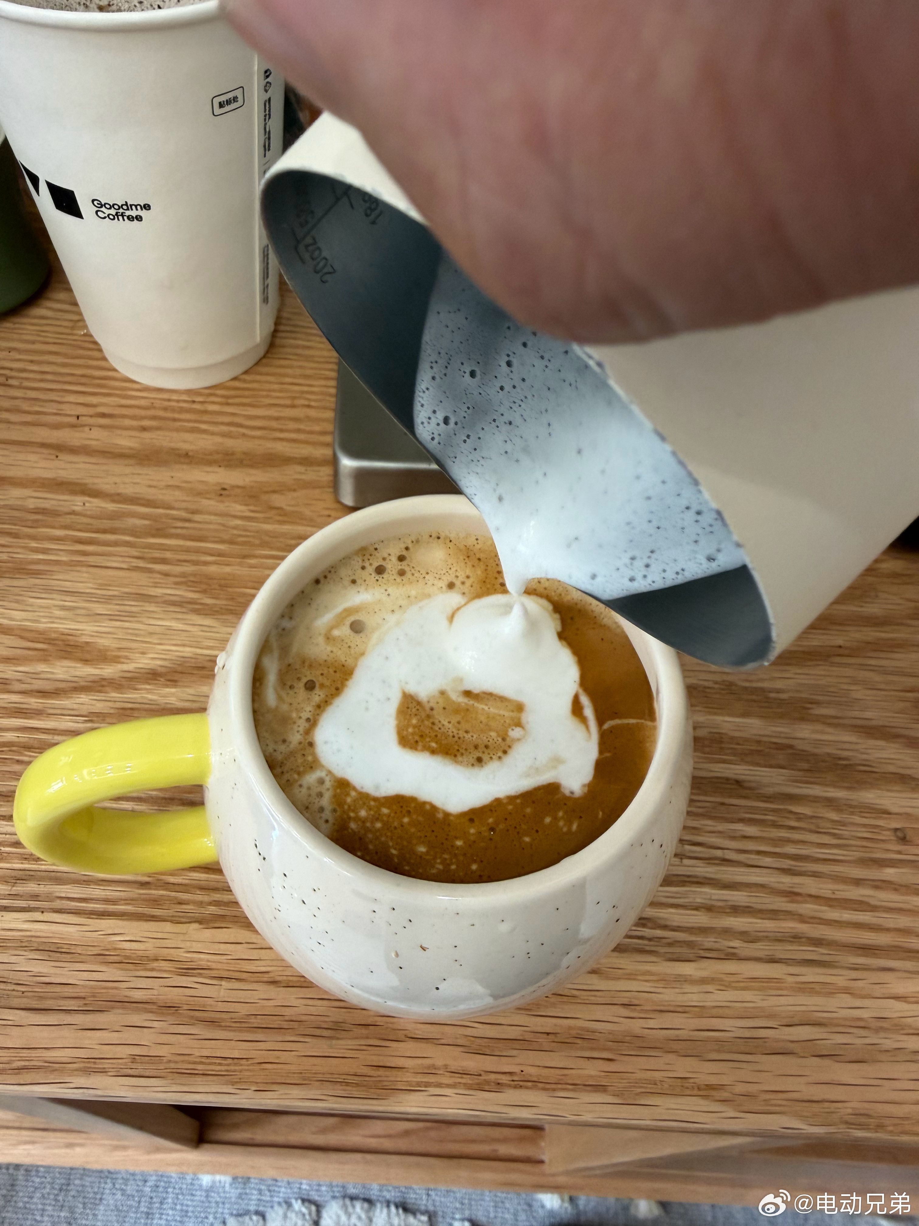 拿出我的蔚来杯，蔚来豆，试着做杯好咖啡。萃取过程非常顺利压力略高，重量都对，就是