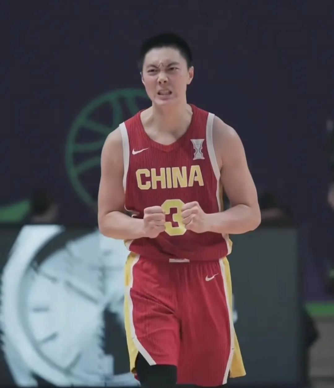 胡明轩在中国男篮的准确位置已经找到2025年亚洲杯中国男篮获得亚军，每一名球员