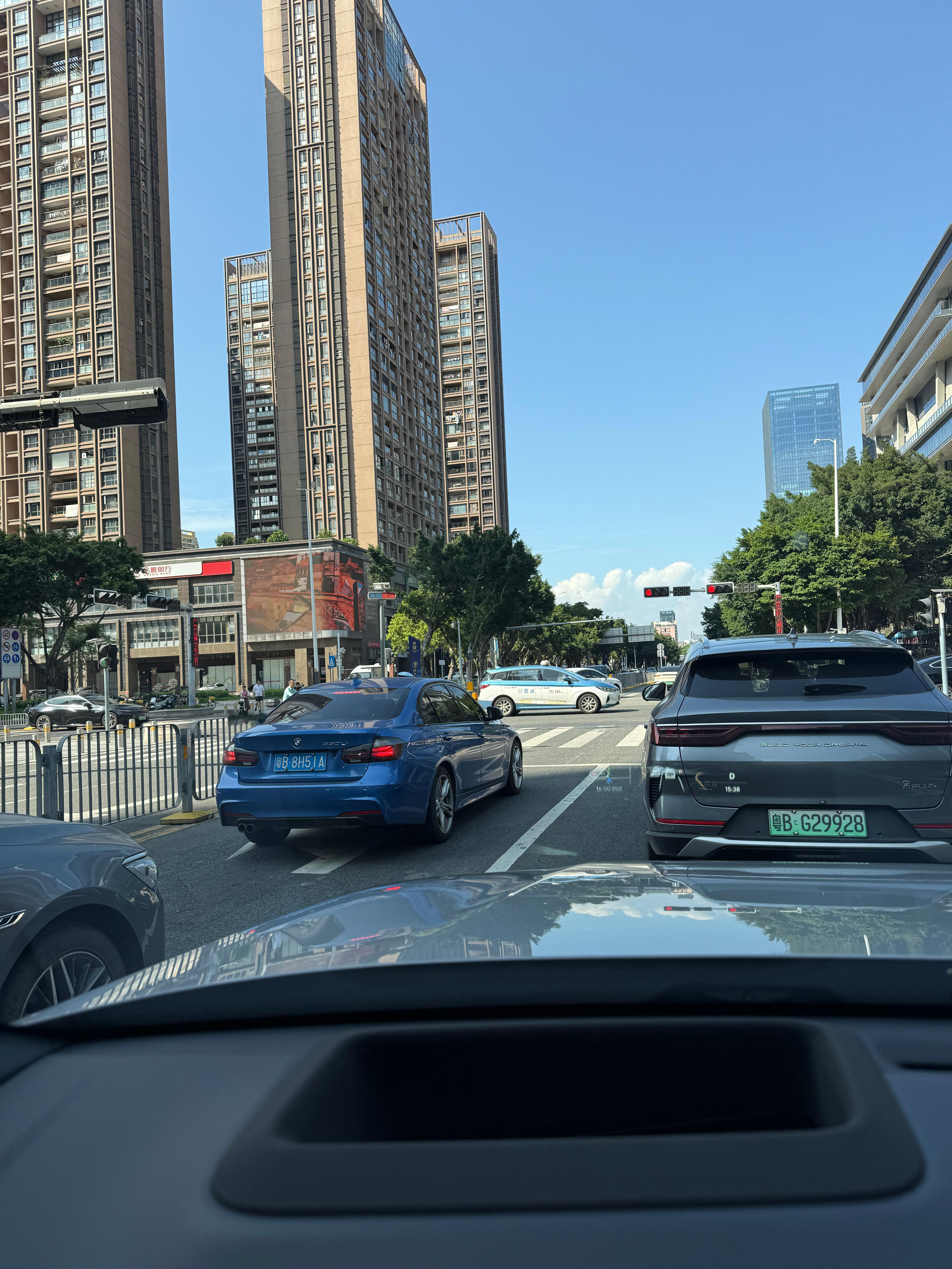 好奇，怎么，突然智驾灯就灭了呢​​​