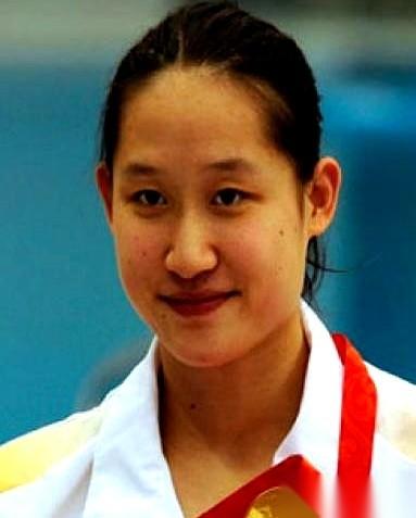 奥运冠军刘子歌，19岁，刚拿到200万奖金，转身就划出170万，给她的教练金炜买