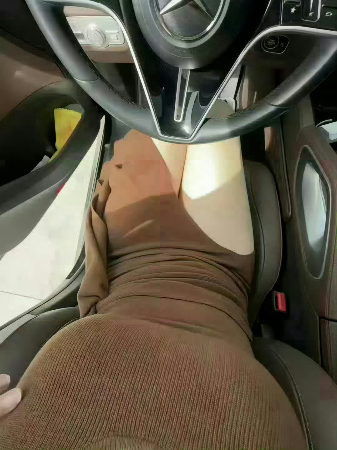 人总在拥有时最多疑，在失去后才懂得珍惜。