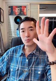 演员拍戏已经挣不了多少钱了。朱泳腾说：“拍戏就像个金字塔，顶尖的大概就50个人左