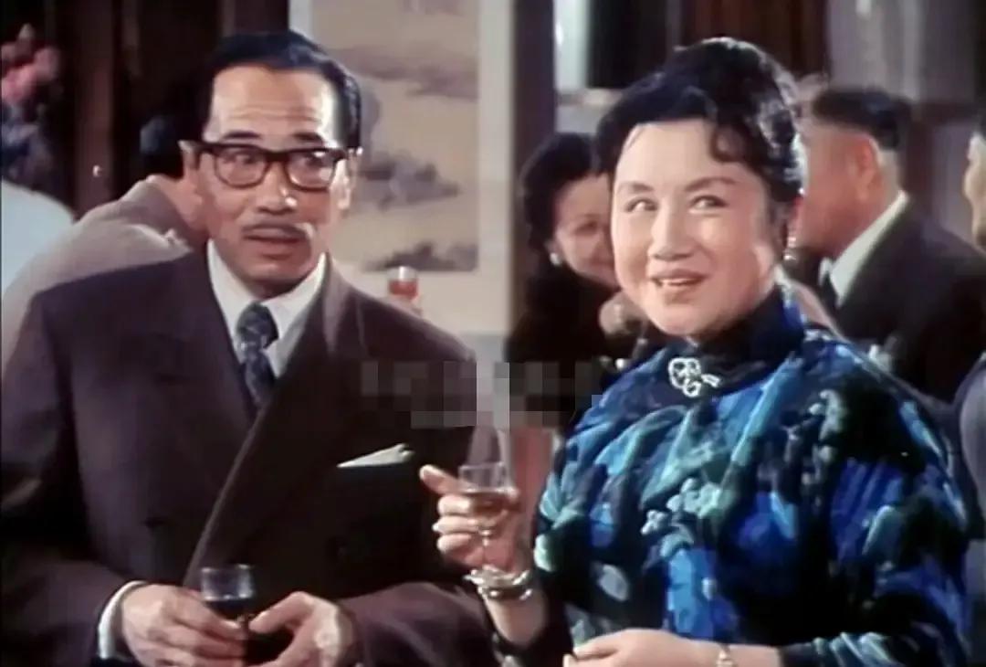 李纬和张莺都是上海电影制片厂的老牌演员。两人一边演戏一边成了夫妻，多次在银幕上