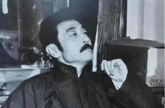 鲁迅为什么骨头硬？因为他是真有钱！鲁迅工资之高，是你难以想象的，1912年鲁迅进