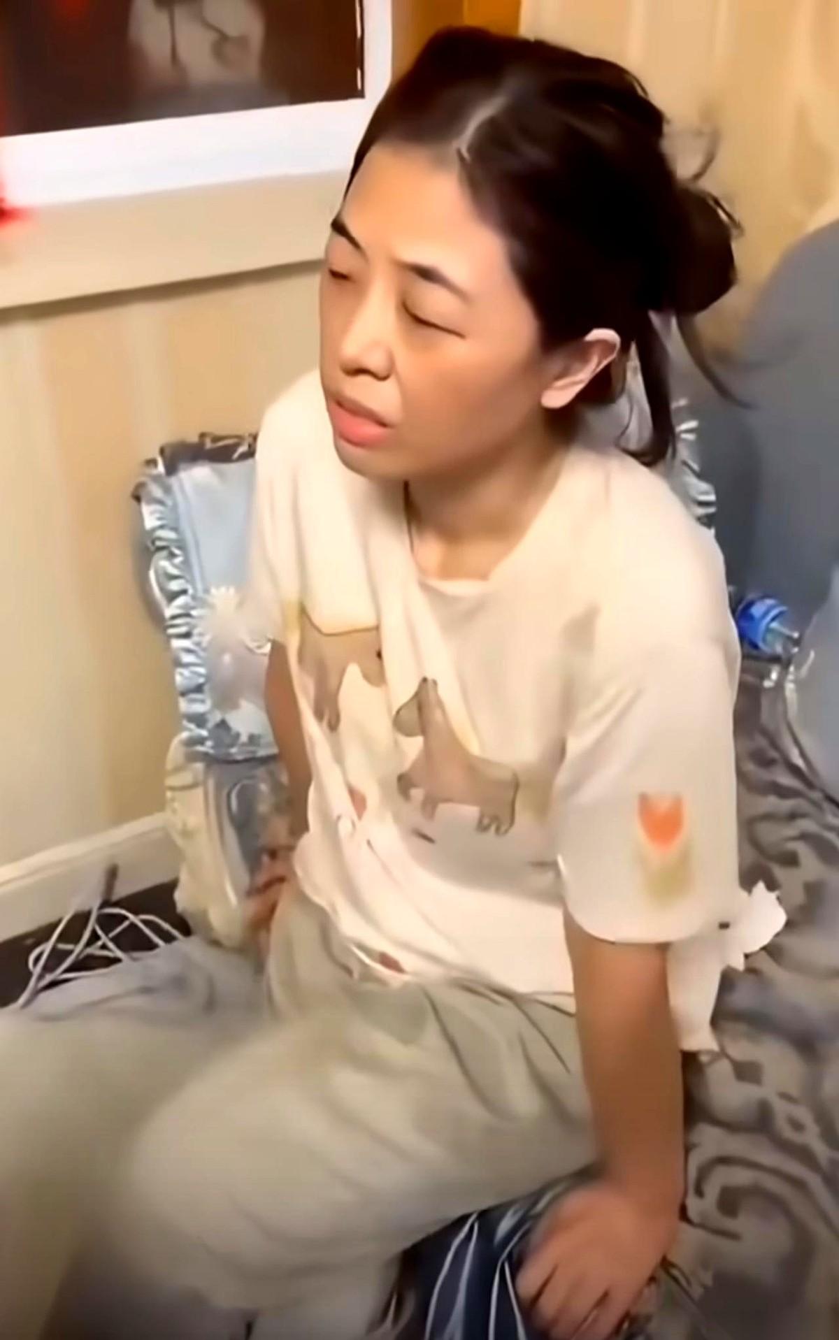 最扎心的是什么？不是那两年高墙。是出来以后，你连抱抱孙子的资格，都得看人脸色。