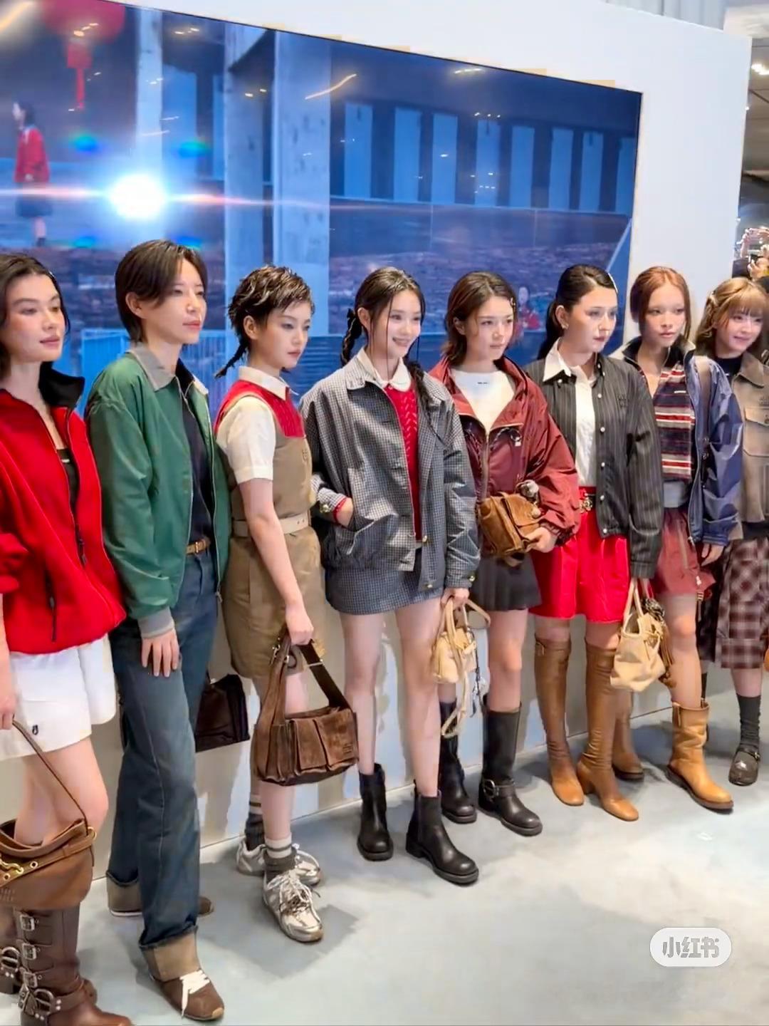 这一排排的往那一站存存真的超级超级好看当然麦麦也不赖….⚡️⚡️