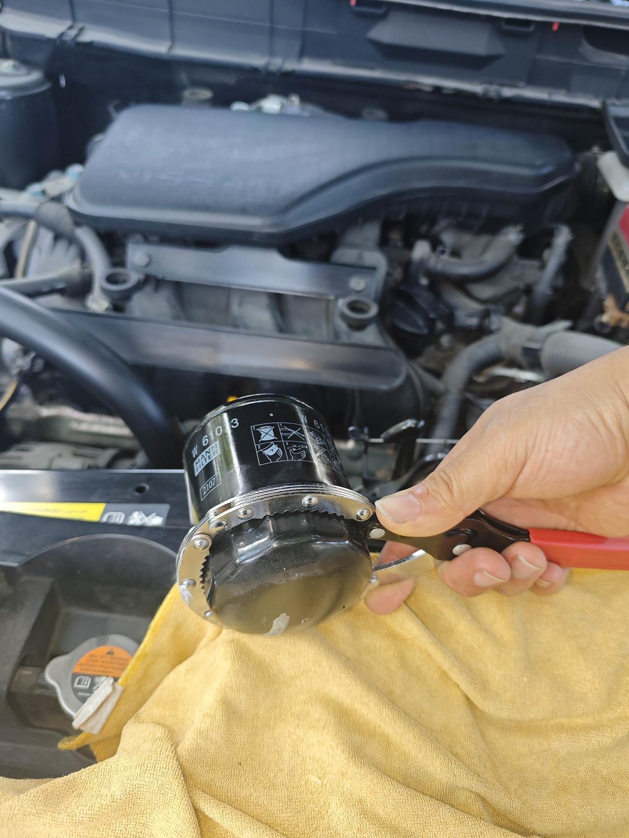 机油、机滤自己换，一年省上千块对于车辆基础保养（更换机油、机滤），完全可以自己